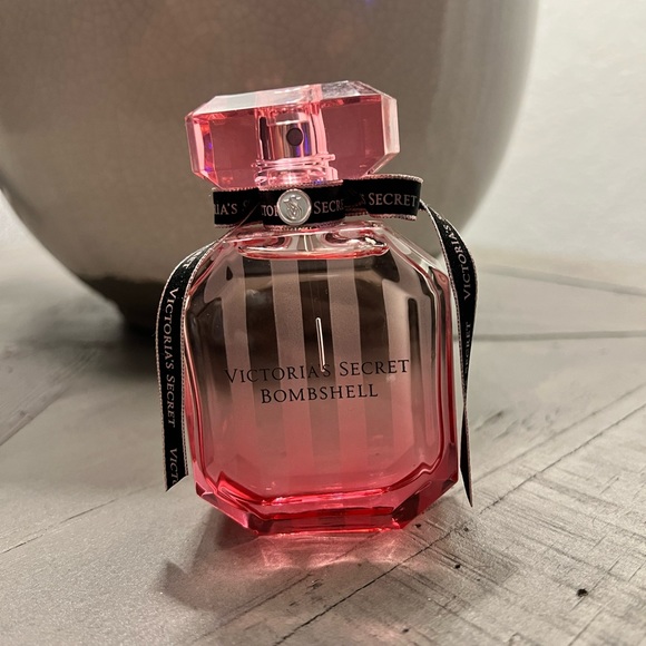 ๐ Victoria Secret Bombshell Parfum 50ml๐ - Picture 1 of 4